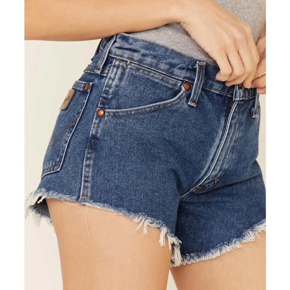 Wrangler Reworked Short - Picture 4 of 5